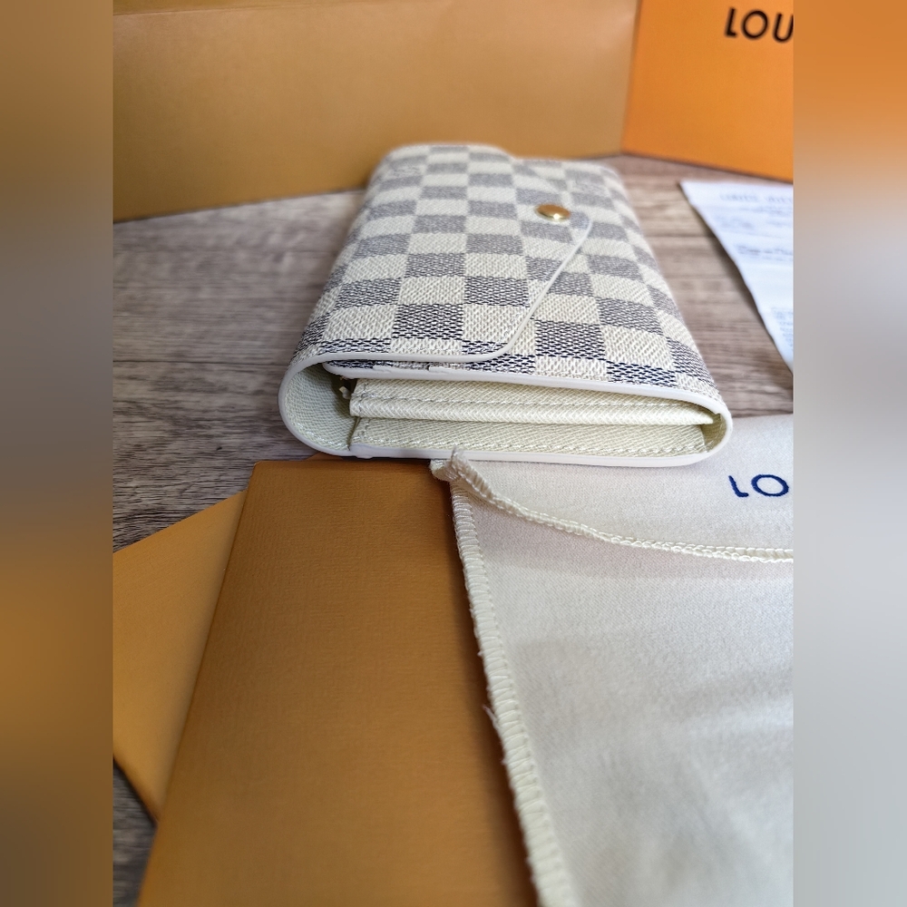 Louis Vuitton Sarah Wallet - Picture 9 of 13